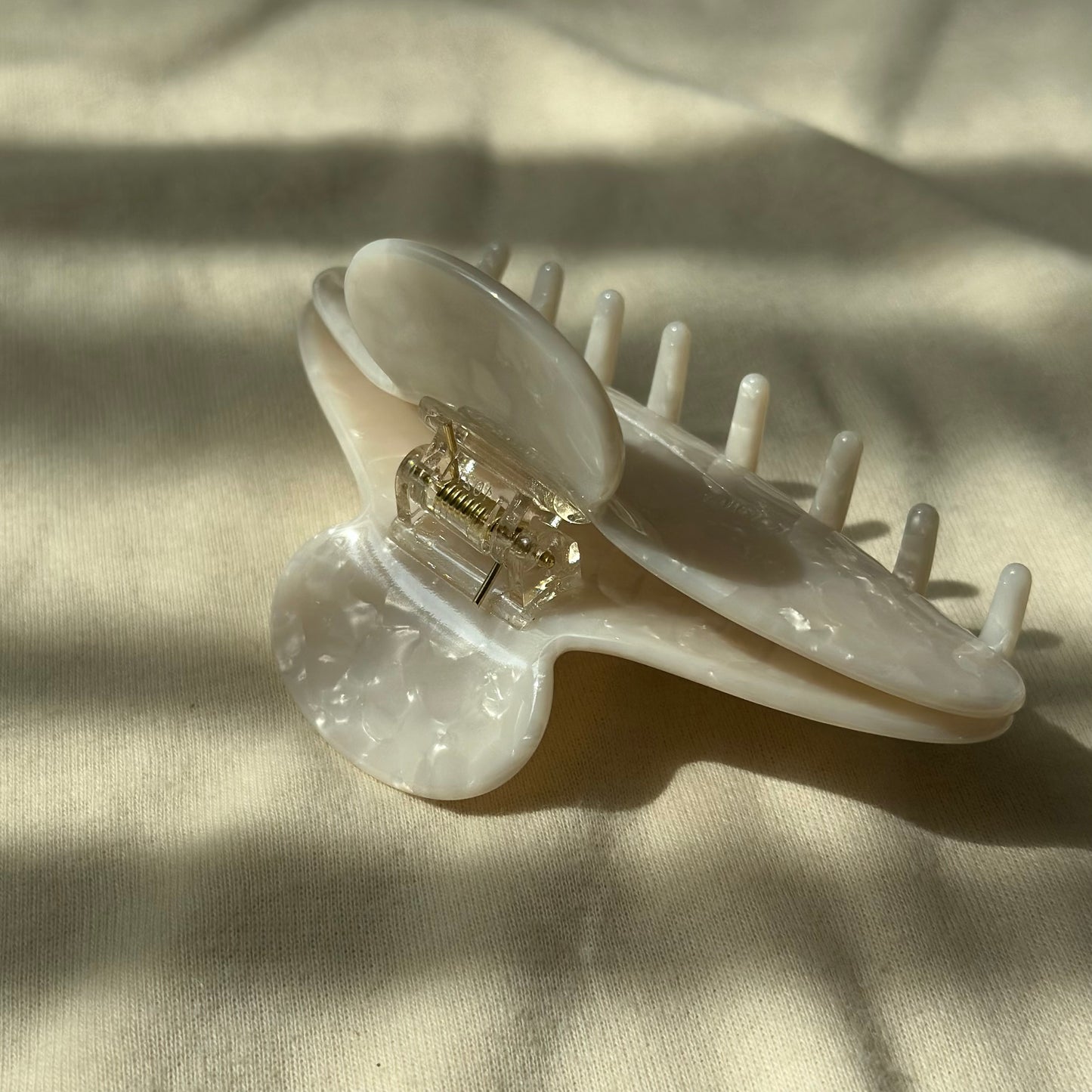 pearl claw clip